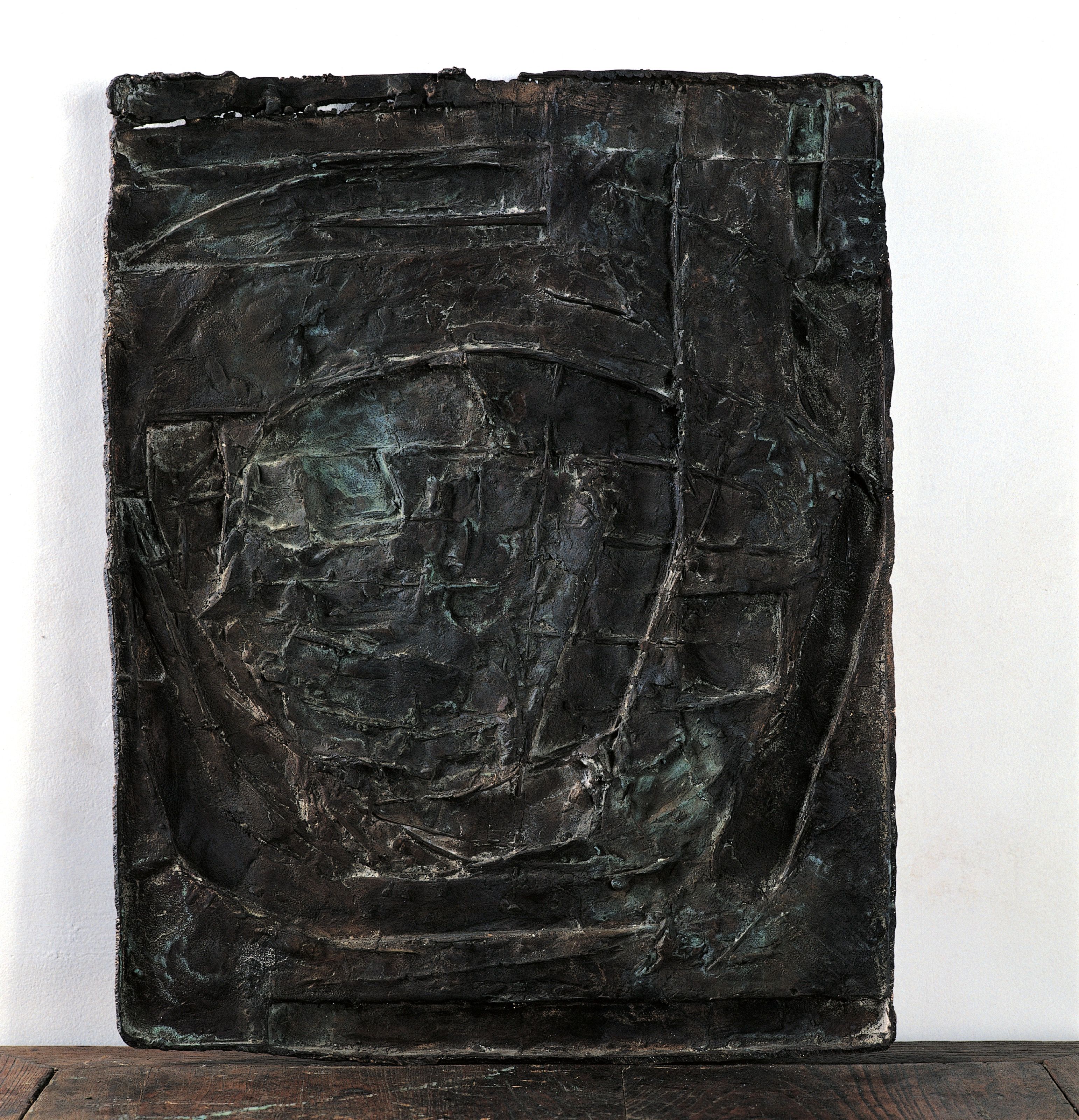 Overall view of the Banner sculpture.