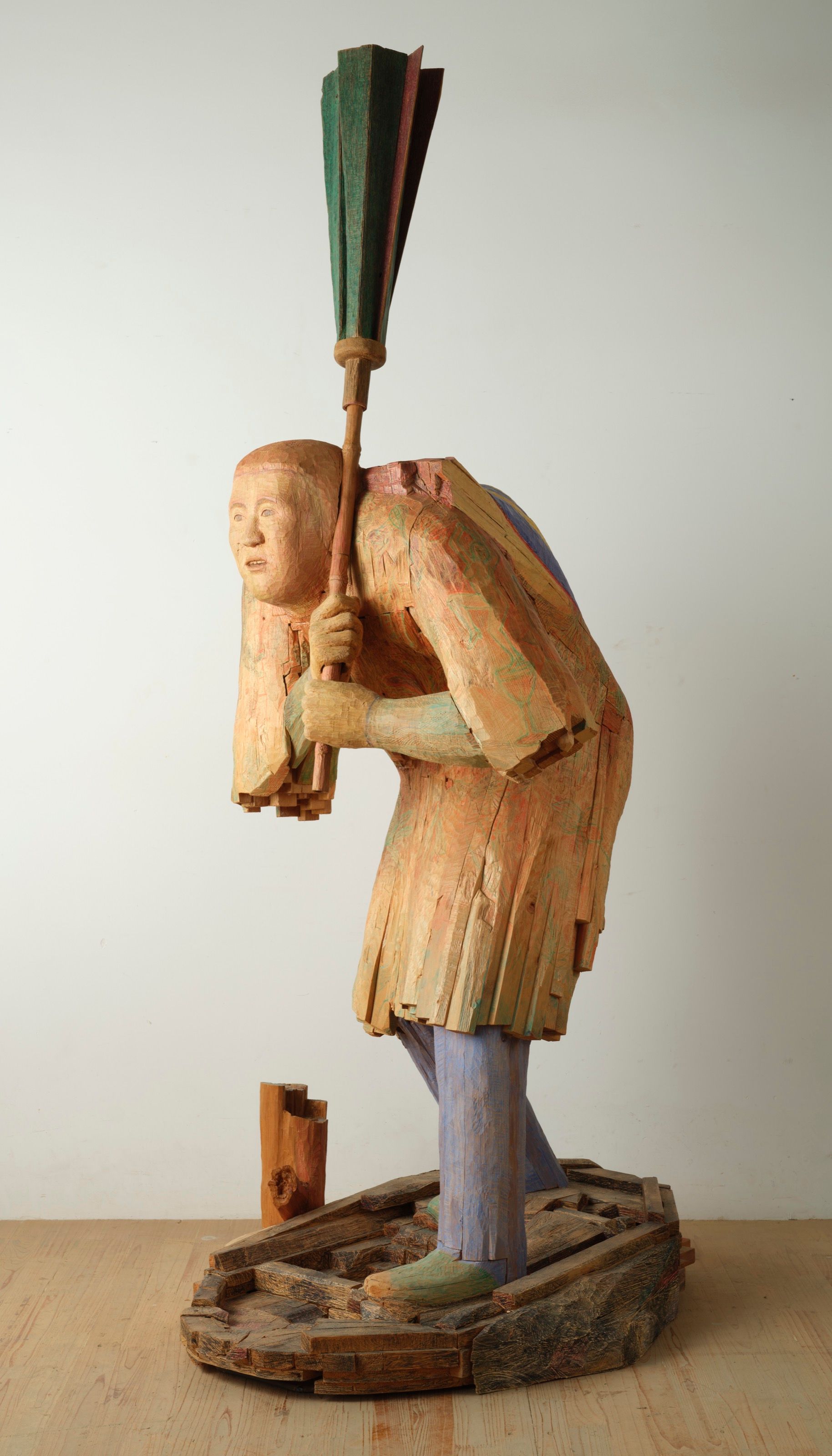 Overall view of the Bob sculpture.