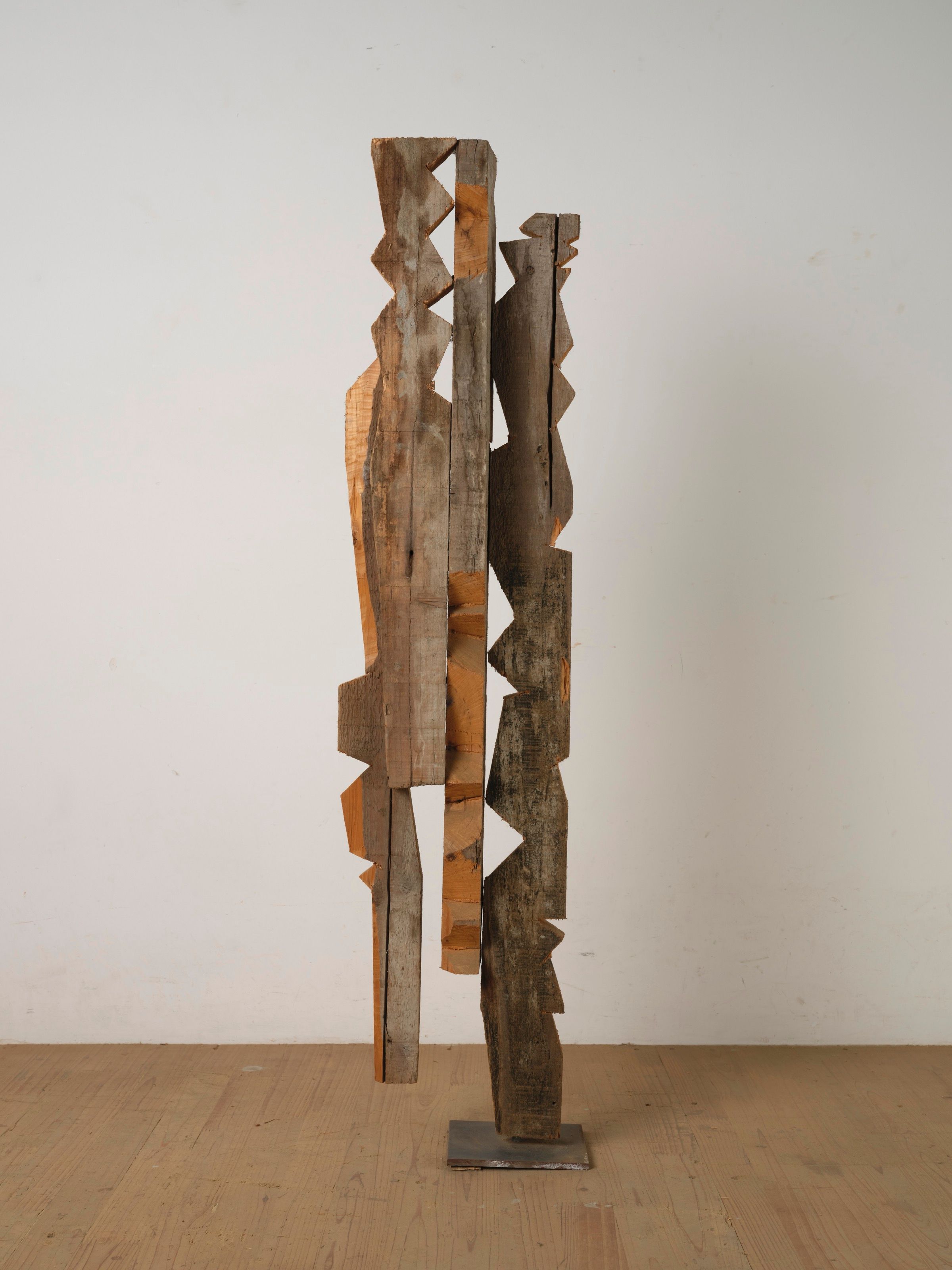 Overall view of the Piece sculpture.