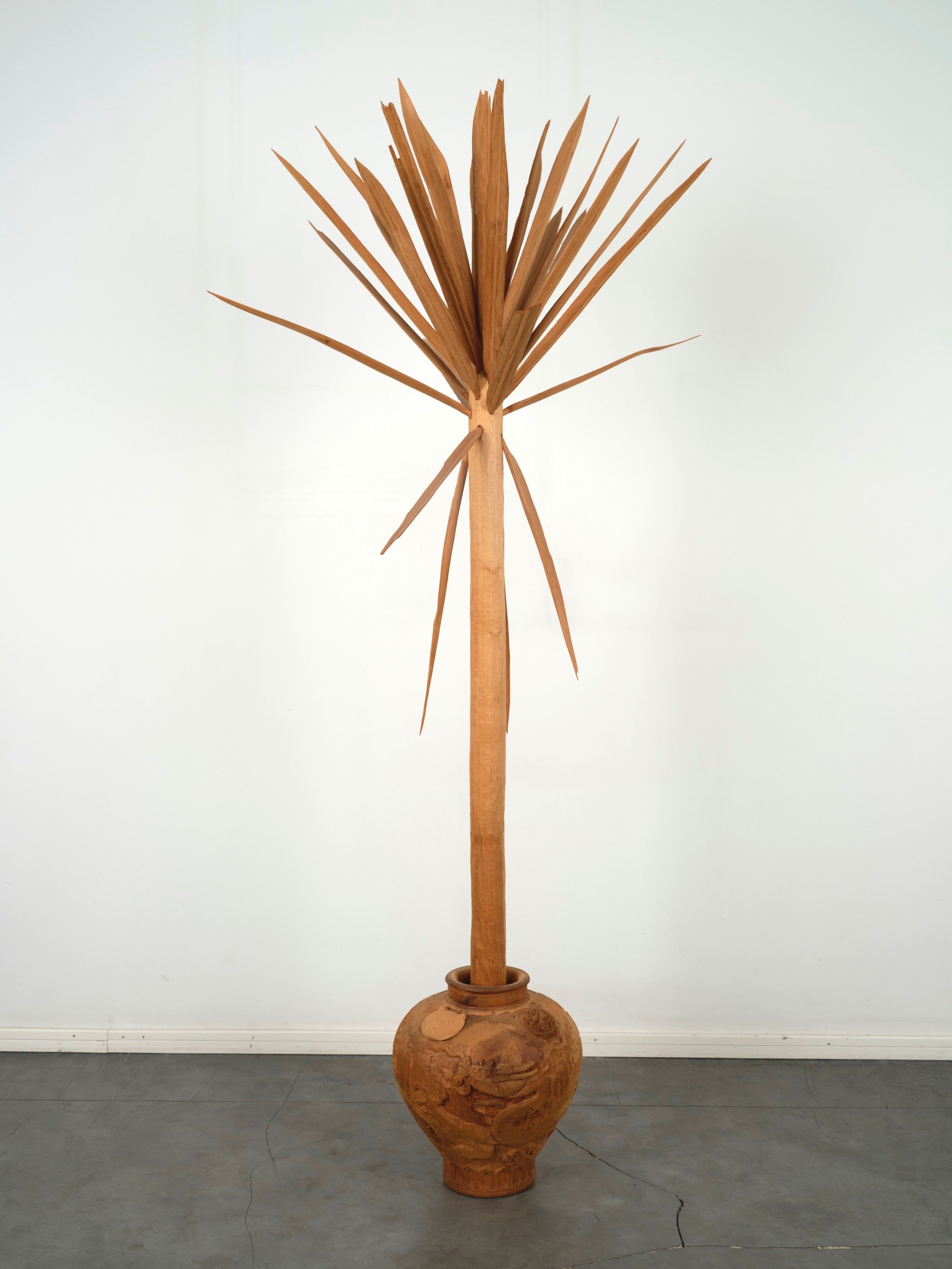 Overall view of the Urn sculpture.